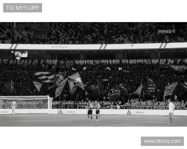 足球明星粉丝热情采访瞬间记录展现球迷对偶像的无限热爱与支持