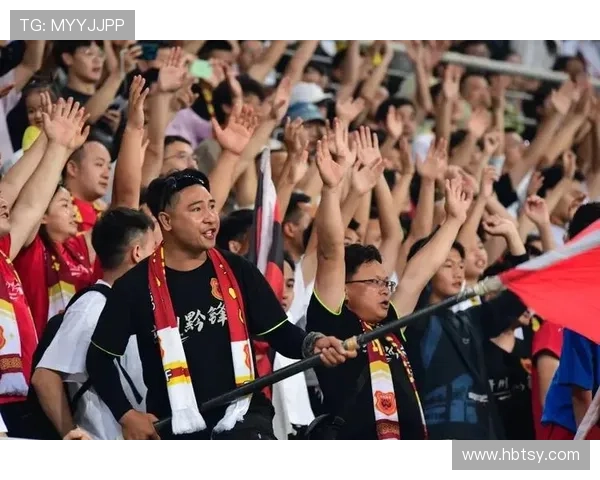 足球明星在异国街头的精彩瞬间与球迷互动的温馨故事